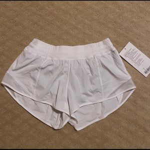 NWT Lululemon White Hotty Hot Shorts 2.5 LR